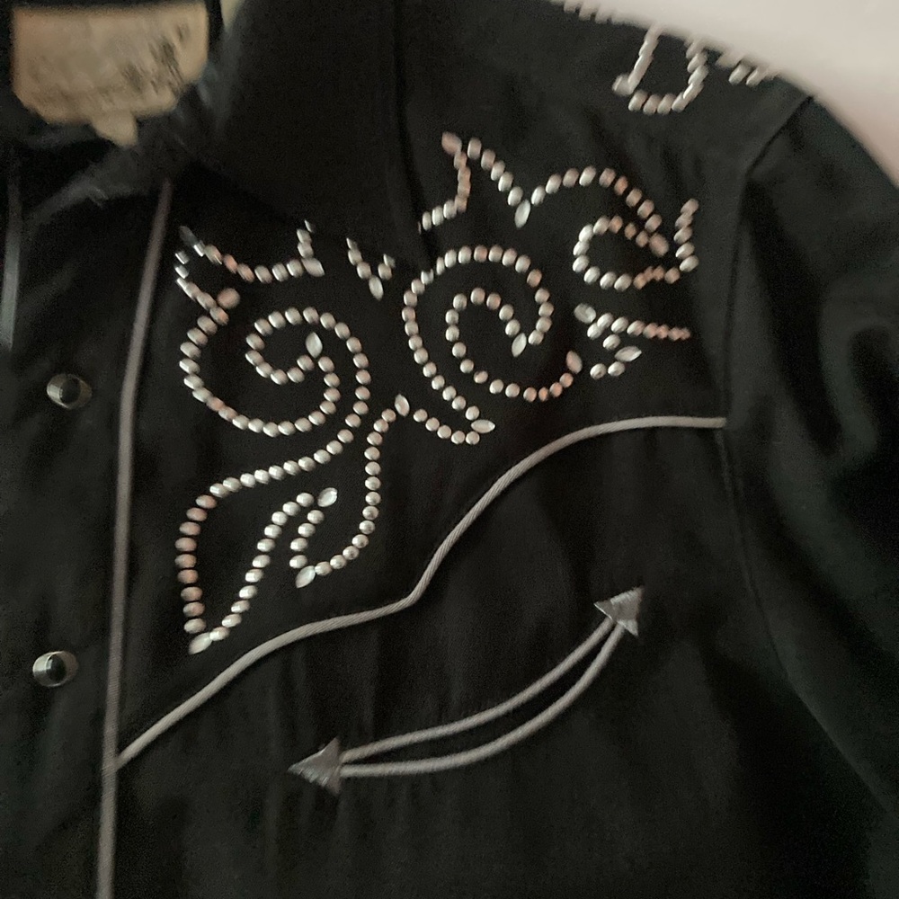 Roper Mens SZ S Black Western long sleeve,silver studded scroll design. - Picture 4 of 11